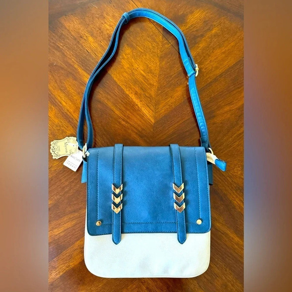 Alyssa Handbags - NWT Alyssa Double Compartment Dual Tone Crossbody Medium-Large. Blue and Cream